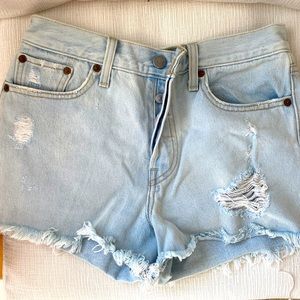 NWOT Levi’s 501 shorts Light Wash Size 26